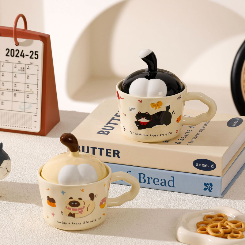 Ceașcă ceramică cu pisicuță și capac – design drăguț, cadou pentru casă și cafea