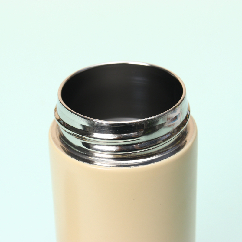 Cană termo cu afișaj de temperatură, izolație în vid – pentru studenți, compactă pentru mașină