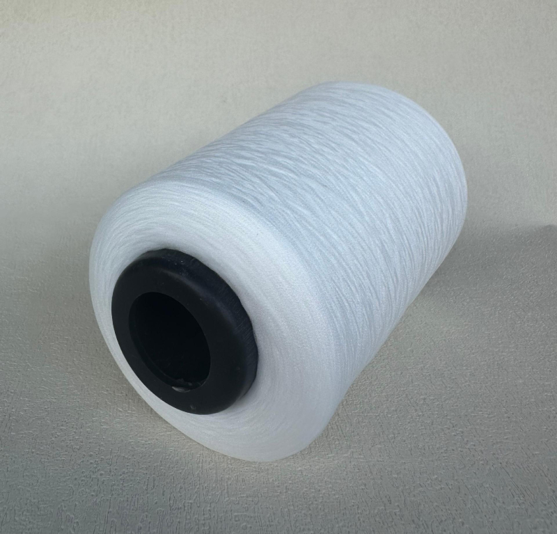 Good Leaves fir poliester pentru overlock, 150D, cu elasticitate redusă, bobină mare 500 g, negru și alb