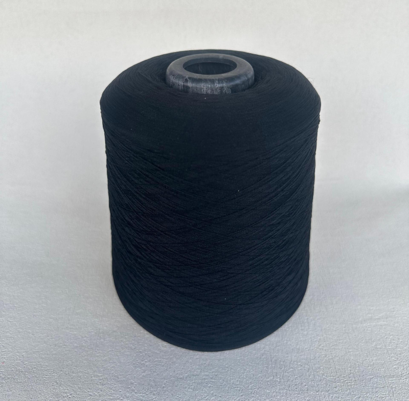 Good Leaves fir poliester pentru overlock, 150D, cu elasticitate redusă, bobină mare 500 g, negru și alb