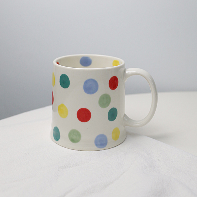 Set ceramic pictat manual: cană, farfurie și bol de orez cu buline colorate – veselă de bucătărie pentru cupluri
