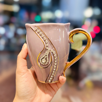 Ceașcă ceramică europeană, lux ușor, pictură manuală cu detalii aurii, pereche de căni cu lanț din diamante într-un set cadou, cadou de afaceri