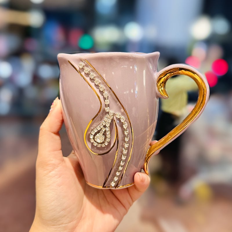 Ceașcă ceramică europeană, lux ușor, pictură manuală cu detalii aurii, pereche de căni cu lanț din diamante într-un set cadou, cadou de afaceri
