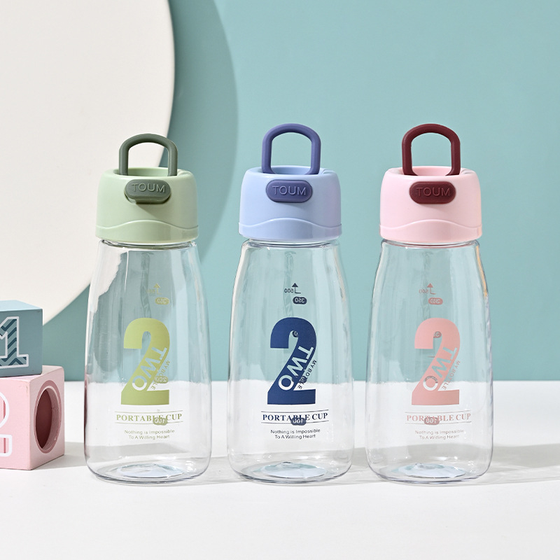 Sticlă de plastic cu mâner și strecurător, design spațial, pentru elevi