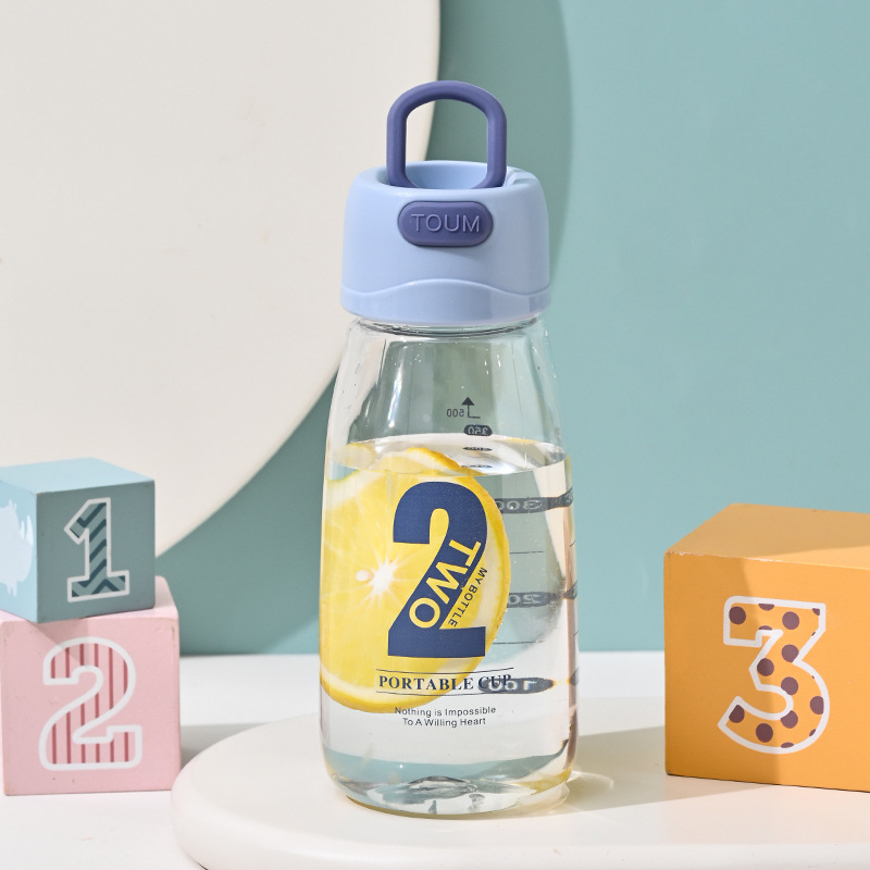 Sticlă de plastic cu mâner și strecurător, design spațial, pentru elevi