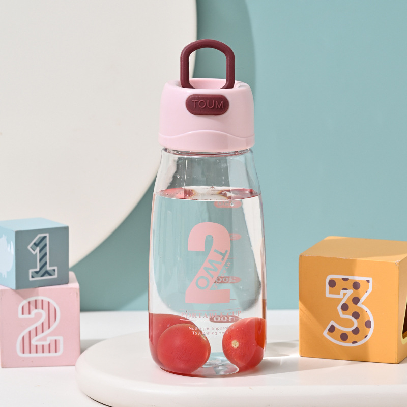 Sticlă de plastic cu mâner și strecurător, design spațial, pentru elevi