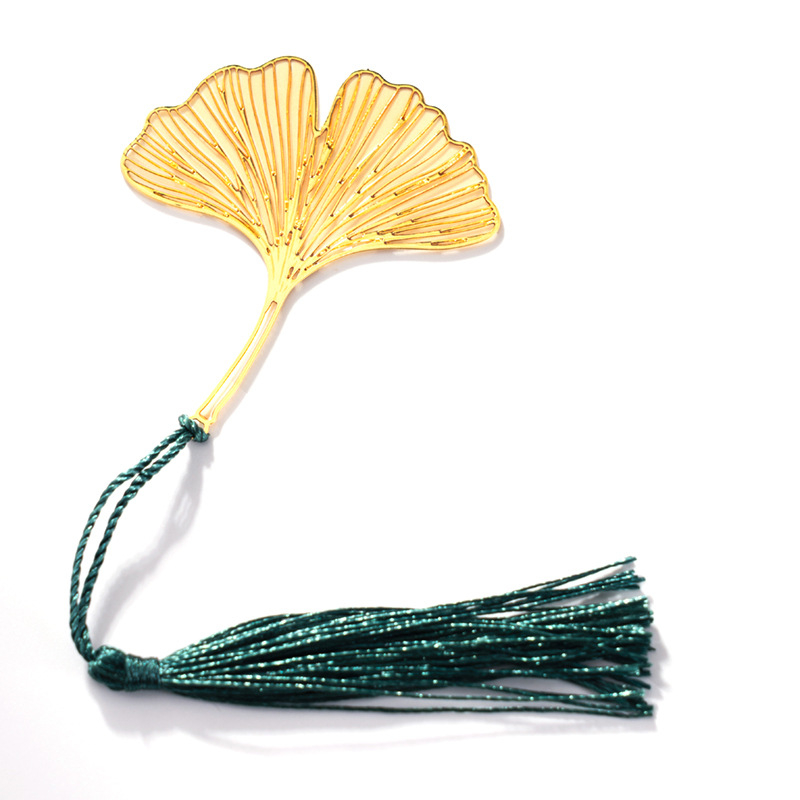 Semn de carte din metal cu frunze de ginkgo, arțar și trifoi — stil artistic antic, marcator de pagini, cadou