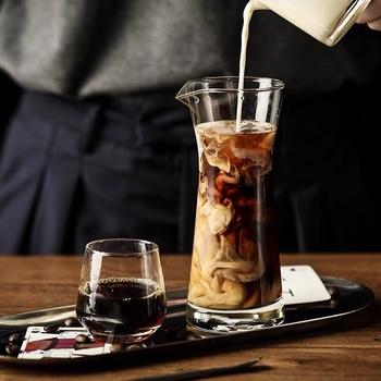 Set de cafea pour-over în stil japonez cu cafea de origine unică, latte, ceașcă de sticlă mică, transparentă și rezistentă la căldură, cană pentru servire comună