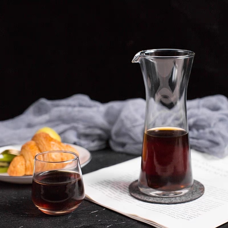 Set de cafea pour-over în stil japonez cu cafea de origine unică, latte, ceașcă de sticlă mică, transparentă și rezistentă la căldură, cană pentru servire comună