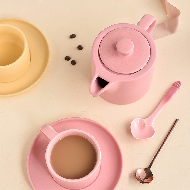 Cafetieră ceramică mată roz, culoare macarons roz, glazură roz – set cafea în stil european pentru sufragerie