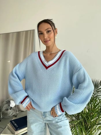 Дамски Oversize пуловер с V-образно деколте и дълги ръкави