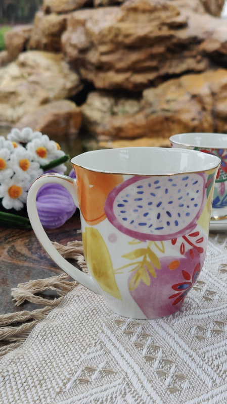 Set ceramic pentru cafea cu ceașcă și farfurioară, model fructat, pictură manuală, retro elegant, cadou într-o cutie