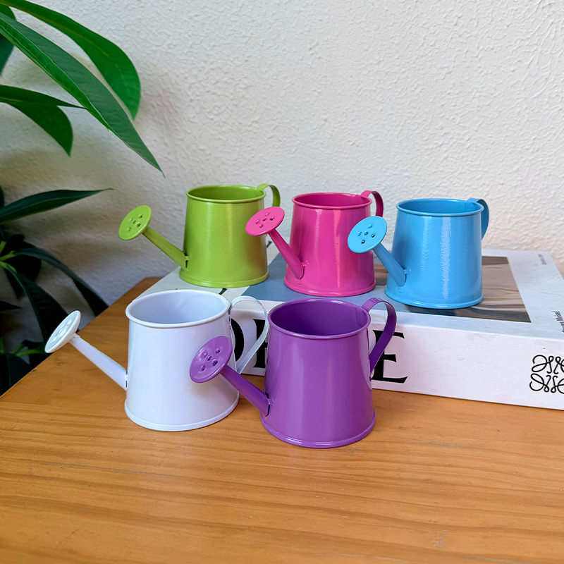 Ghiveci metalic mic cu robinet de udare, vas de flori din fier pentru decor interior, mic recipient în formă de butoi pentru aranjamente și suculente