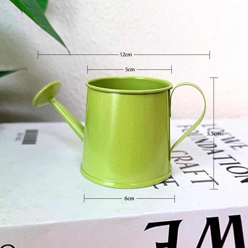 Ghiveci metalic mic cu robinet de udare, vas de flori din fier pentru decor interior, mic recipient în formă de butoi pentru aranjamente și suculente