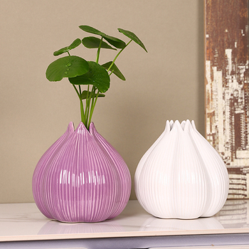 Vază ceramică în formă de ceapă pentru decorul sufrageriei și aranjamente florale