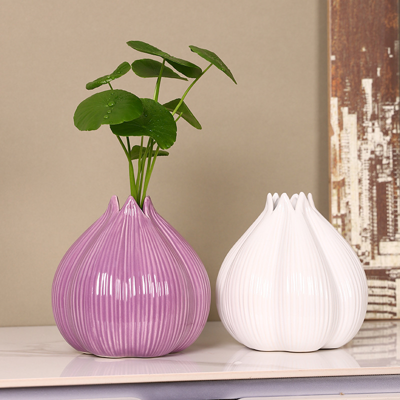 Vază ceramică în formă de ceapă pentru decorul sufrageriei și aranjamente florale
