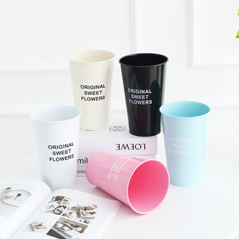 Vază minimalistă pentru flori uscate, cu gypsophila și crin, decor nordic de birou cu flori artificiale