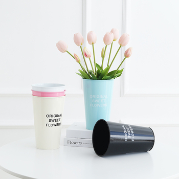 Vază minimalistă pentru flori uscate, cu gypsophila și crin, decor nordic de birou cu flori artificiale