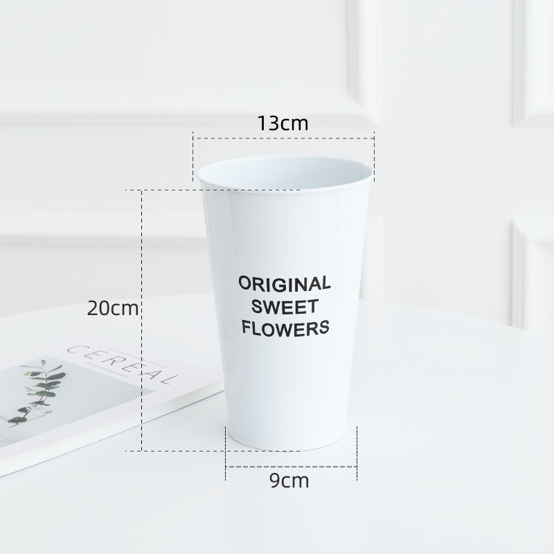 Vază minimalistă pentru flori uscate, cu gypsophila și crin, decor nordic de birou cu flori artificiale