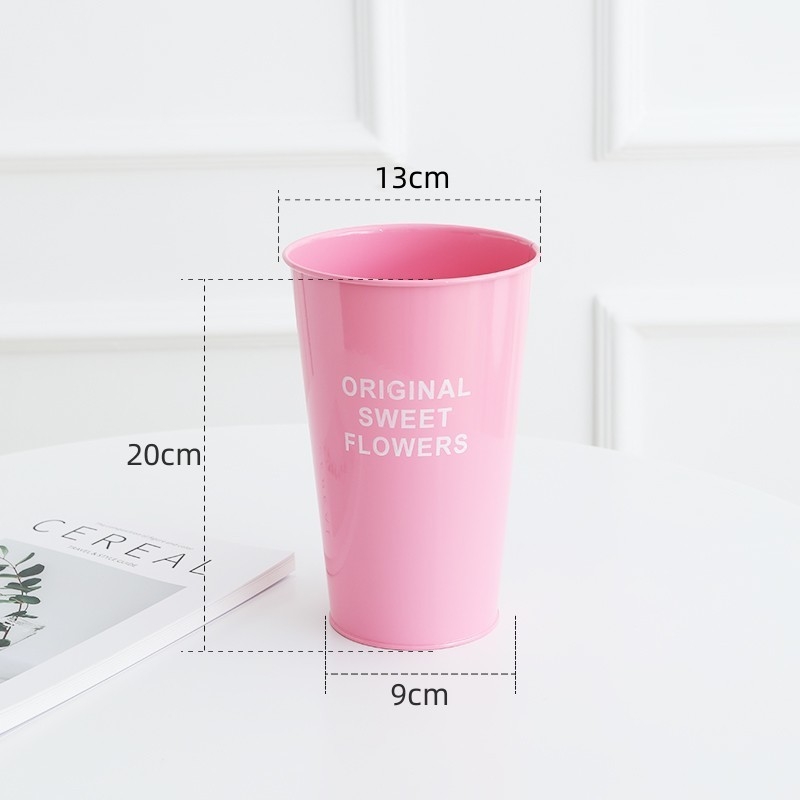 Vază minimalistă pentru flori uscate, cu gypsophila și crin, decor nordic de birou cu flori artificiale