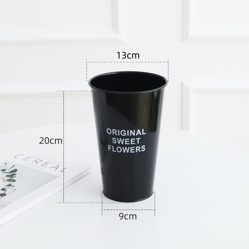 Vază minimalistă pentru flori uscate, cu gypsophila și crin, decor nordic de birou cu flori artificiale