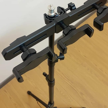 Okostelefon élő közvetítéséhez: állvány kettős keresztcsővel és három rögzítővel, gimbal a selfiehez — padlóra álló tripod kiegészítő