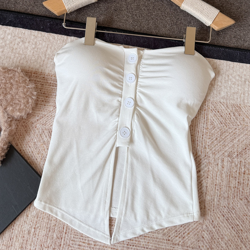 Sexy plisirani tube top s integriranim umetnutim čašicama i učvršćenim košaricama, bez naramenica, za nošenje iznutra ili izvana.
