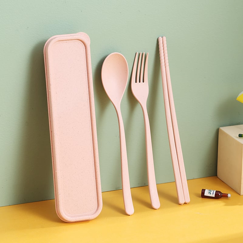 Set de tacâmuri din paie de grâu pentru camping și drumeții în aer liber: lingură, furculiță și bețișoare într-o cutie de prânz