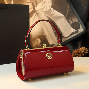 Lakirana ženska torbica za rame, mala crossbody torba s kopčom, kineski stil cheongsam inspiriran dizajn, jednostavan i svestran