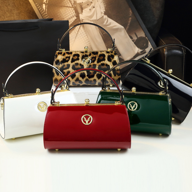 Lakirana ženska torbica za rame, mala crossbody torba s kopčom, kineski stil cheongsam inspiriran dizajn, jednostavan i svestran