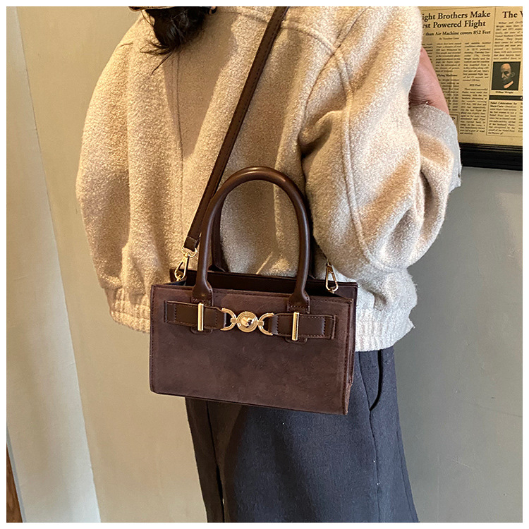 Ženska mala kvadratna torbica u minimalističkom stilu, crossbody torba za rame s retro šarmom