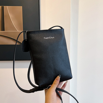 Ženska crossbody torbica od kože prvog sloja, lagana i minimalistička