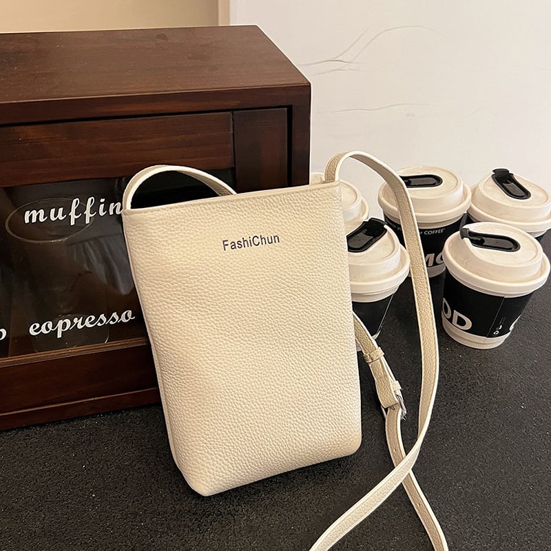 Ženska crossbody torbica od kože prvog sloja, lagana i minimalistička