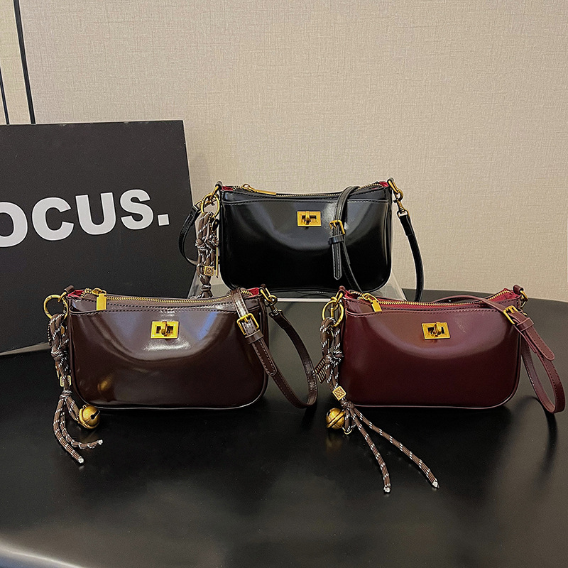Proljetna ženska crossbody torba Kelly — elegantna i luksuzna, svestrana za svakodnevnu upotrebu