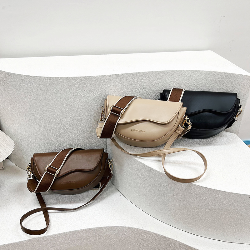 Modna ženska torba 2025, vintage torba tipa sedlo, za rameni ili crossbody stil, univerzalna za svaki outfit