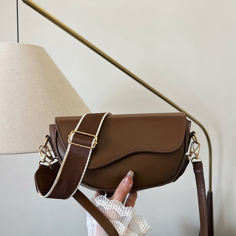 Modna ženska torba 2025, vintage torba tipa sedlo, za rameni ili crossbody stil, univerzalna za svaki outfit