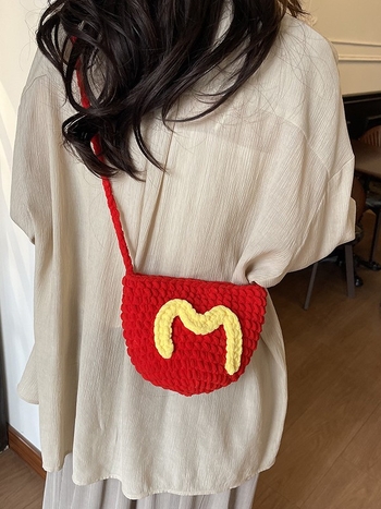 Mala pletene crossbody torba s ljubkim crtić lavom i novčanikom za kovanice