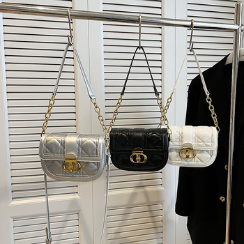 Niš dizajn dijamantno šivana sedlasta torbica za žene, ljetni model 2026, kompaktna crossbody torba za rame