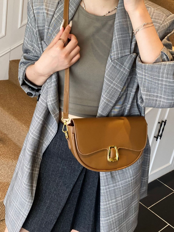 Nova sedlovna torbica, večernja torbica, jedinstven dizajn, elegantna ženska torba preko ramena i crossbody