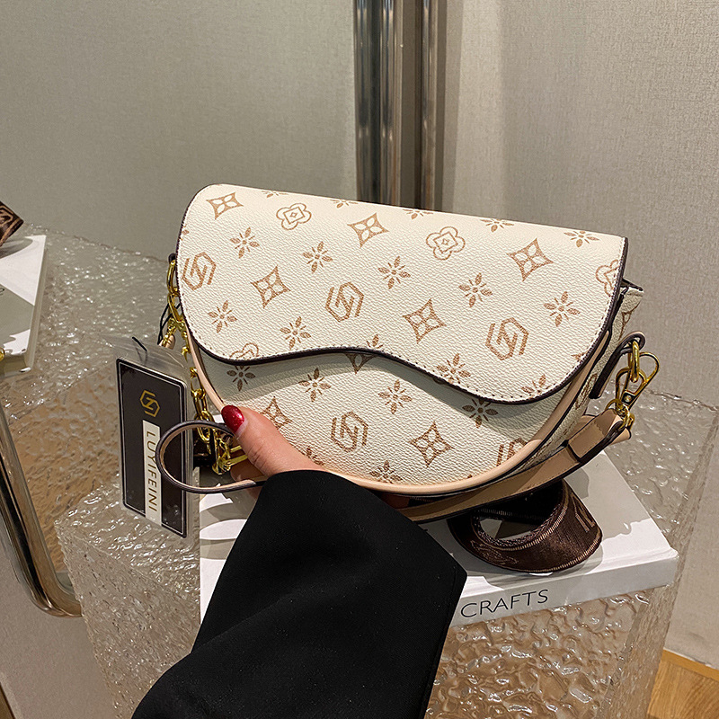Ispisana crossbody torba, retro sedlastog stila za žene, 2026 modni svestrani model