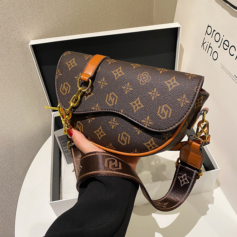 Ispisana crossbody torba, retro sedlastog stila za žene, 2026 modni svestrani model