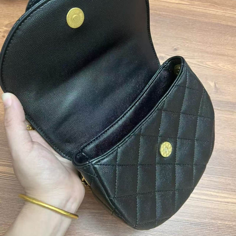 Nova ženska Saddle torbica od kaviar kože s dijamantnim šivanjem, mala veličina, preko ramena
