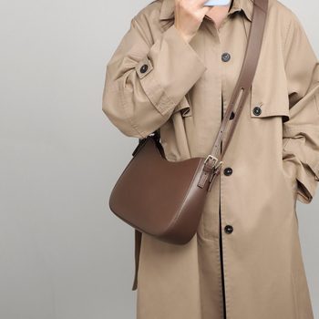 Ženska PU crossbody torba, bucket oblik, sedlov dizajn, srednje veličine, jedna naramenica, svakodnevna upotreba