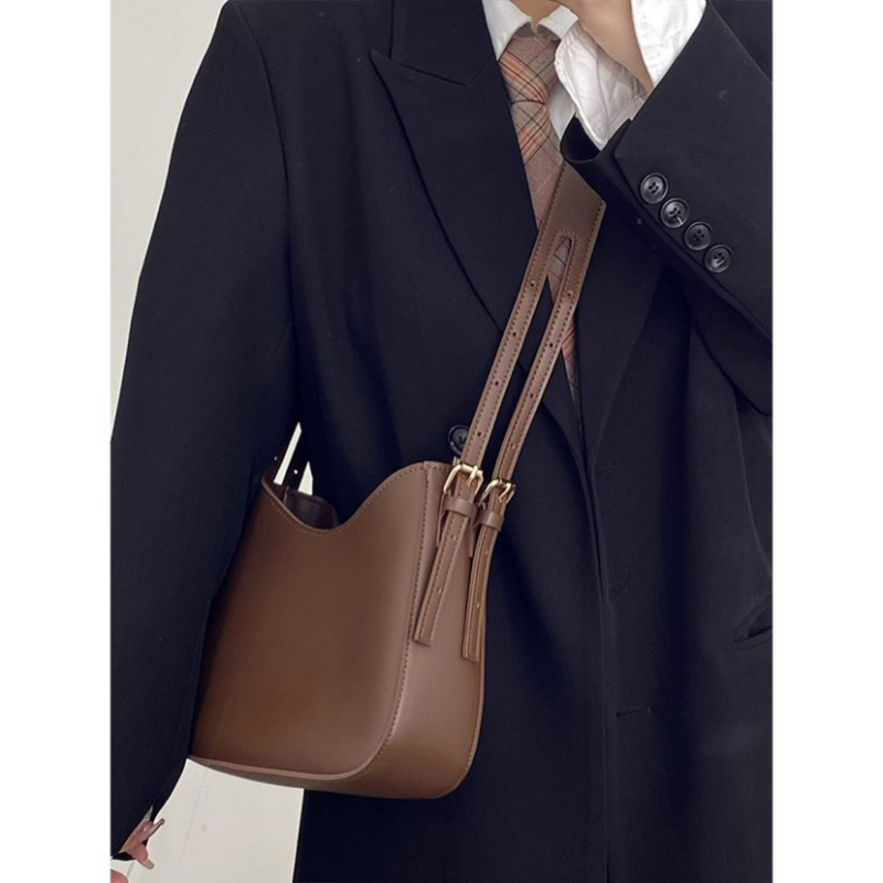 Ženska PU crossbody torba, bucket oblik, sedlov dizajn, srednje veličine, jedna naramenica, svakodnevna upotreba