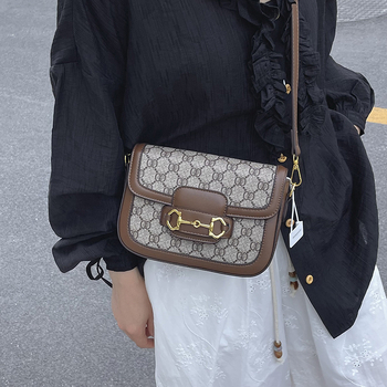 Ženska torbica tipa sedlo, visoke kvalitete, crossbody, kontrastne boje, široka naramenica, ljeto 2025, retro stil