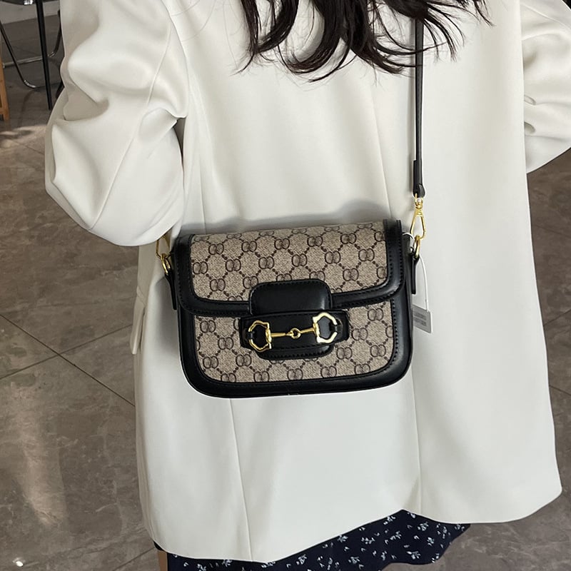 Ženska torbica tipa sedlo, visoke kvalitete, crossbody, kontrastne boje, široka naramenica, ljeto 2025, retro stil