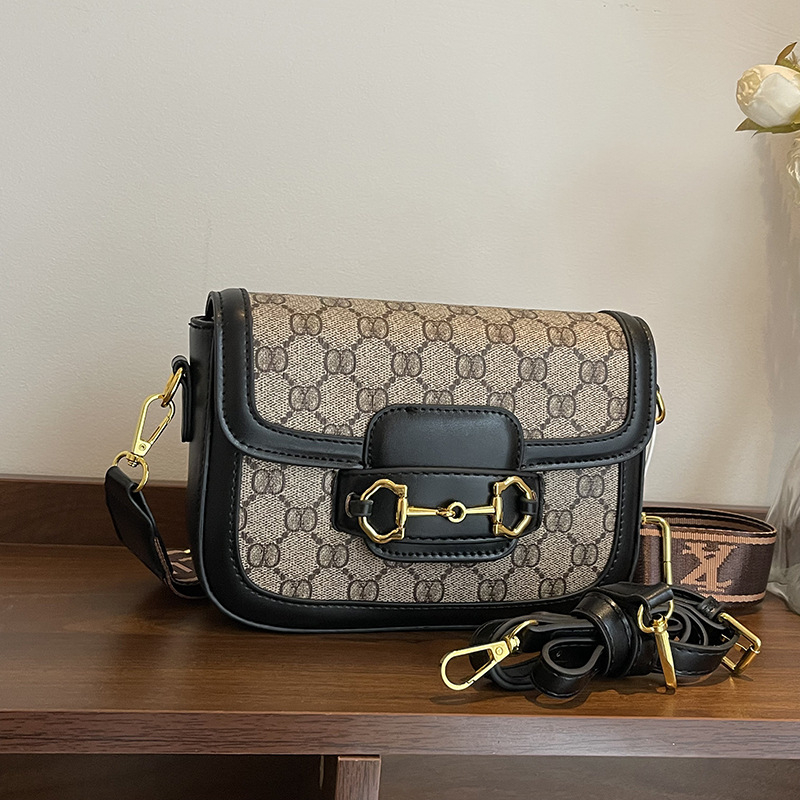 Ženska torbica tipa sedlo, visoke kvalitete, crossbody, kontrastne boje, široka naramenica, ljeto 2025, retro stil