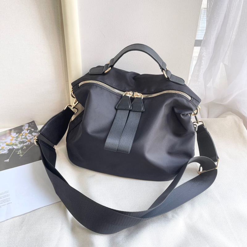 Ženska torbica tipa sedlo od najlona, srednje veličine, za svakodnevnu upotrebu, s jednim remenom za rameno ili crossbody