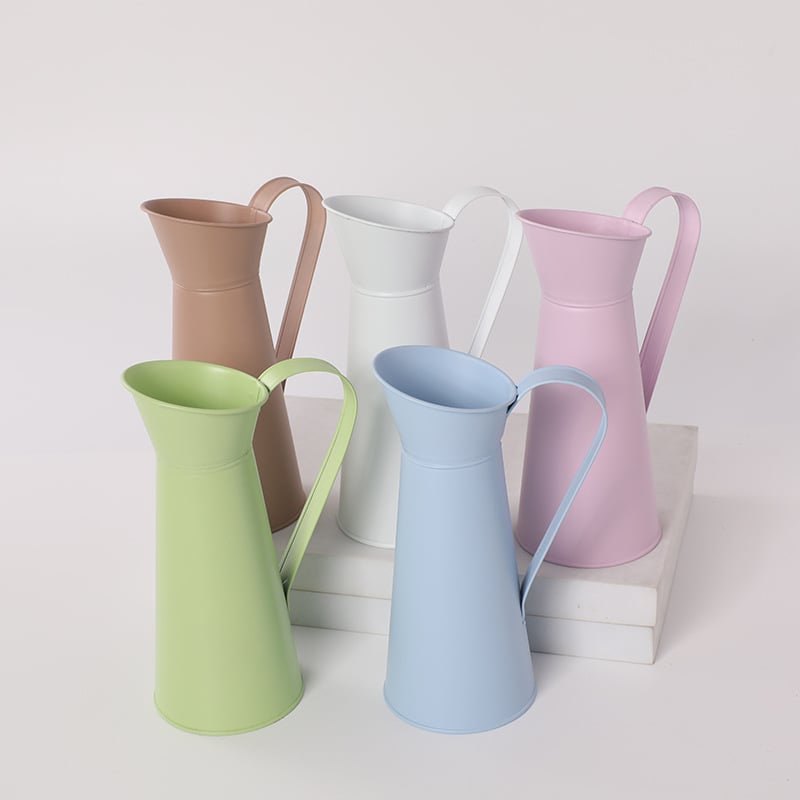 Set creativ minimalist de vază din metal cu element tină și mini cafetieră, decor pentru birou