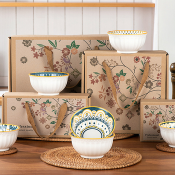 Set ceramic de veselă de masă cu boluri, farfurii și bețișoare într-o cutie cadou; logo personalizat; compatibil cu cuptorul cu microunde; stil nordic; finisaj sub glazură; ideal pentru petreceri acasă, inaugurări, nunți și zile de naștere
